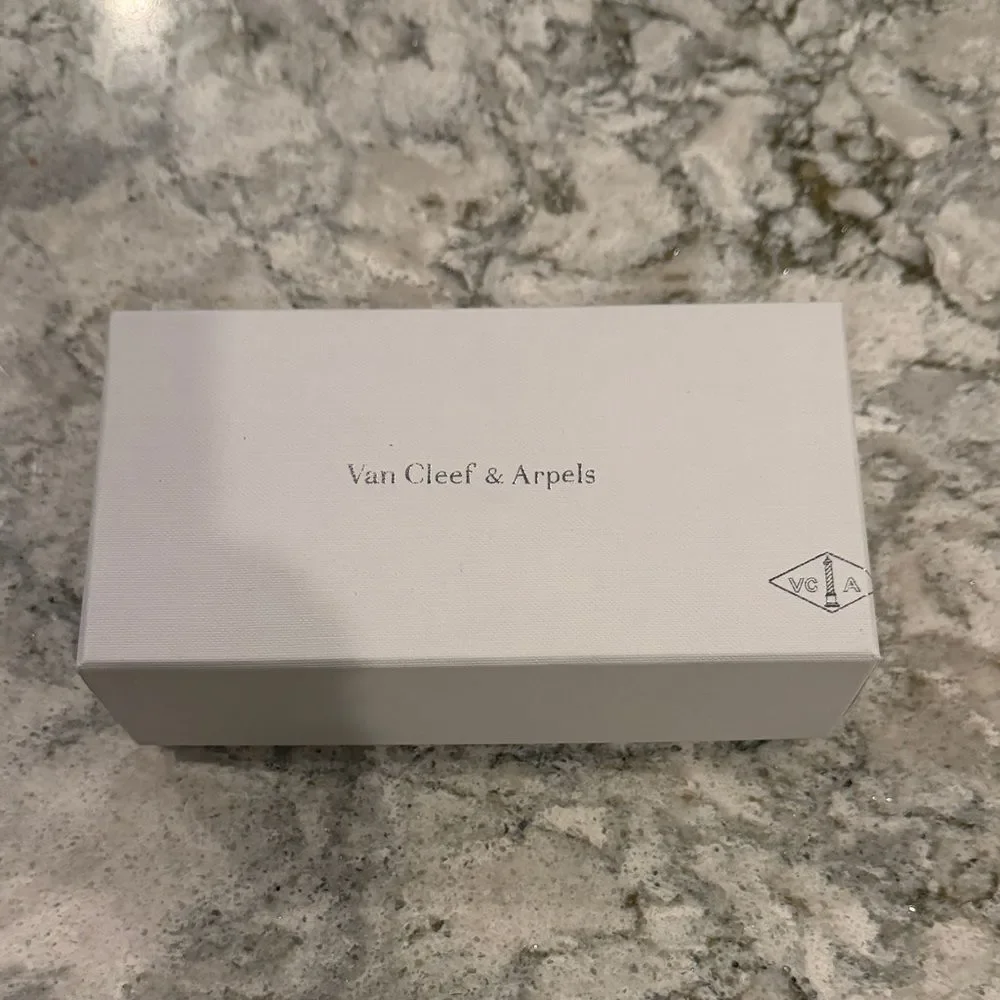 Van Cleef & Arpels Elegant White Box